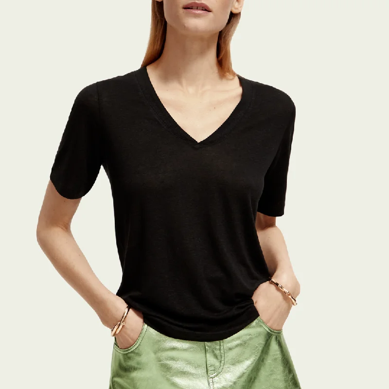 women's tops for those who appreciate subtle and muted tonesV-Neck T-Shirt (Black)