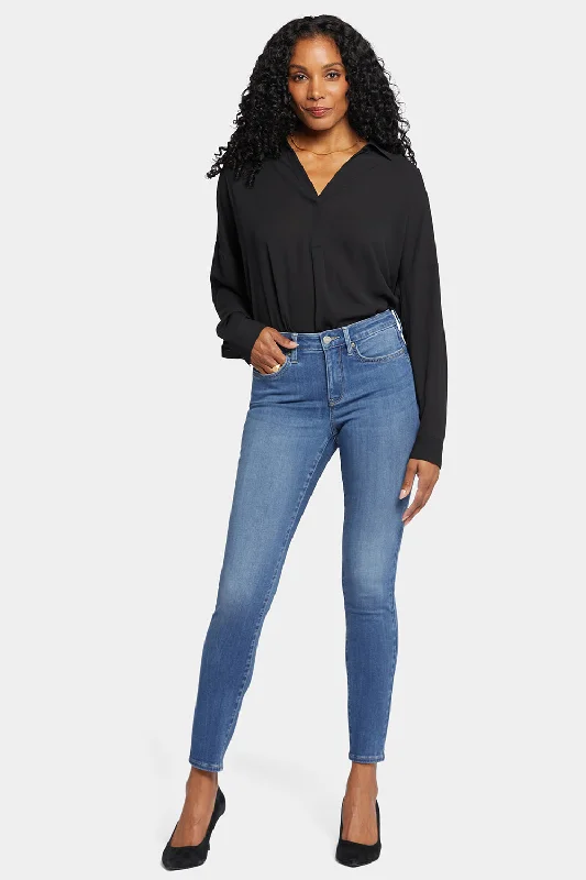 women's denim jeans for a casual FridayAmi Skinny Jeans - Fairmont