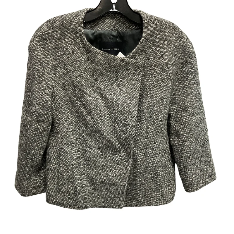 women's coats that offer both functionality and fashion-forward flairBlazer By Banana Republic In Grey, Size: S